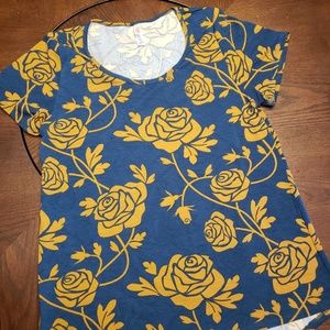 Bundle of 2- Lularoe Classic Tees Large
